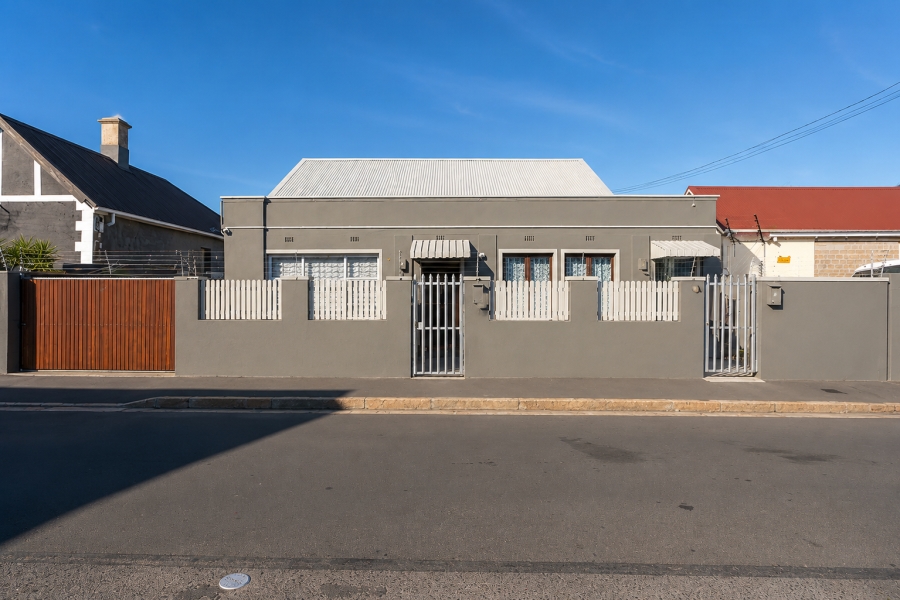5 Bedroom Property for Sale in Wynberg Upper Western Cape